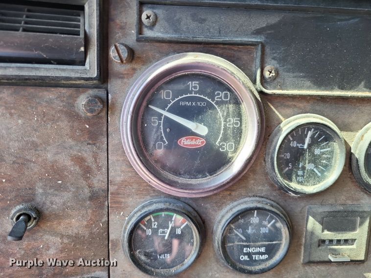 image for item LS9705 1993 Peterbilt 377  semi truck