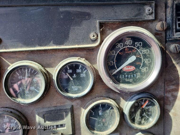 image for item LS9705 1993 Peterbilt 377  semi truck