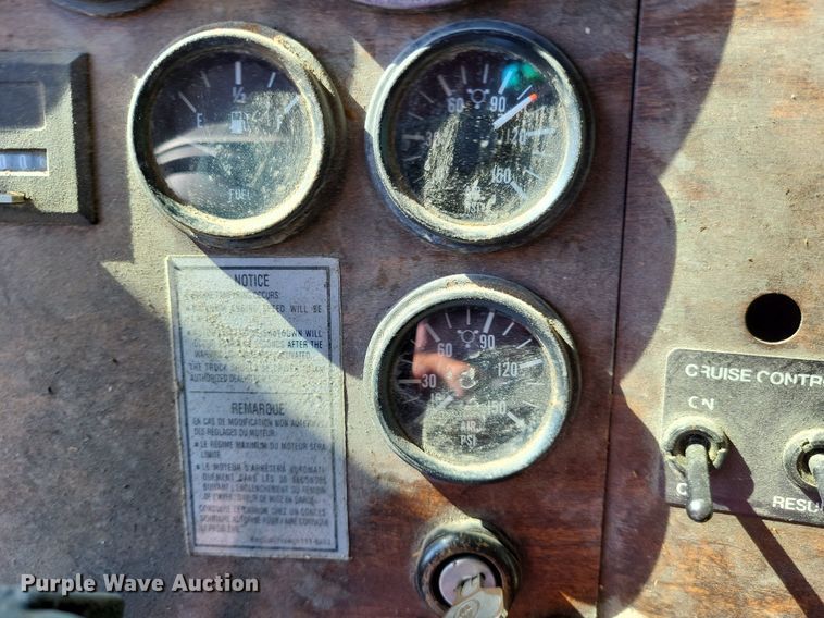 image for item LS9705 1993 Peterbilt 377  semi truck