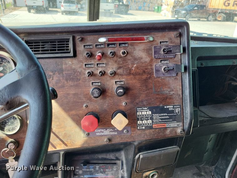 image for item LS9705 1993 Peterbilt 377  semi truck