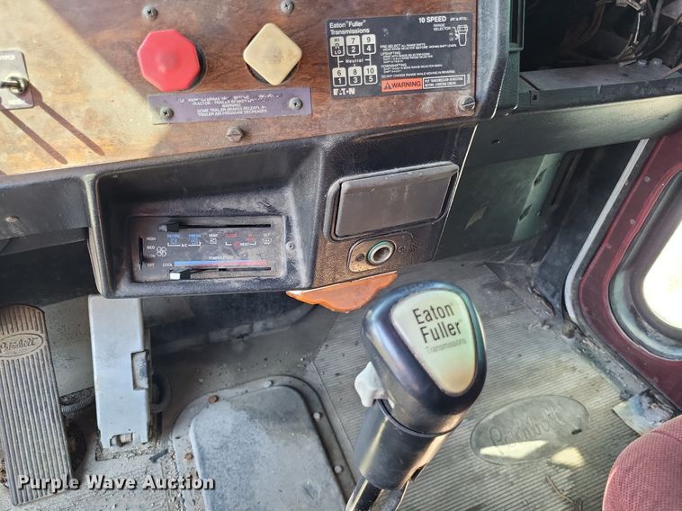 image for item LS9705 1993 Peterbilt 377  semi truck