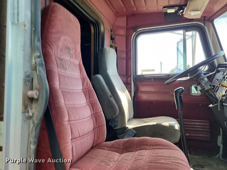 image for item LS9705 1993 Peterbilt 377  semi truck