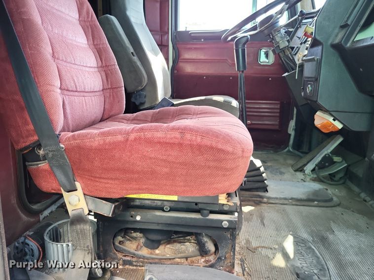 image for item LS9705 1993 Peterbilt 377  semi truck