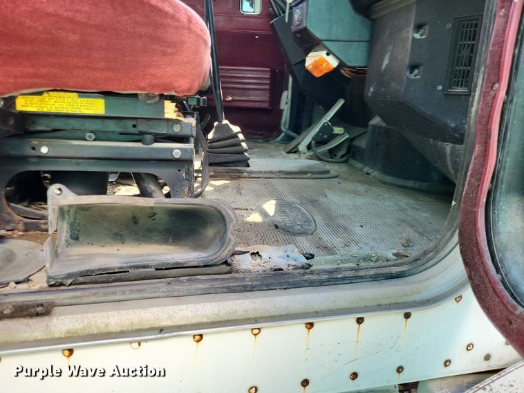 image for item LS9705 1993 Peterbilt 377  semi truck