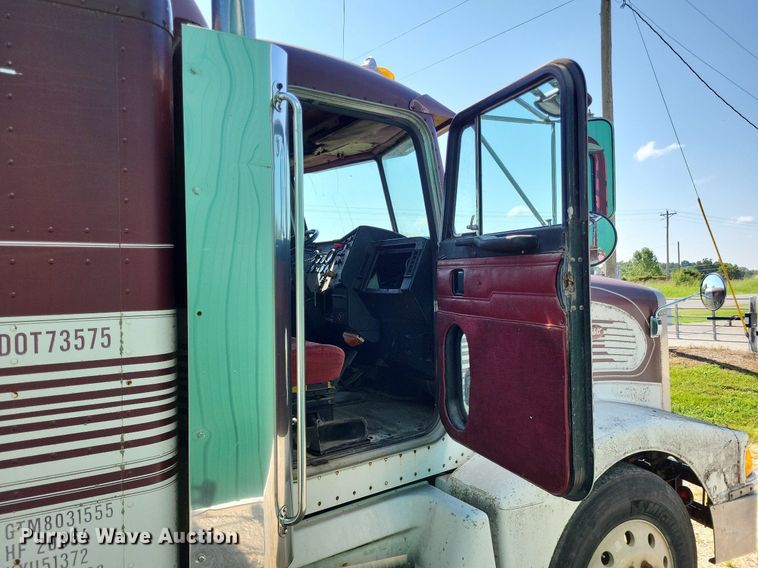 image for item LS9705 1993 Peterbilt 377  semi truck