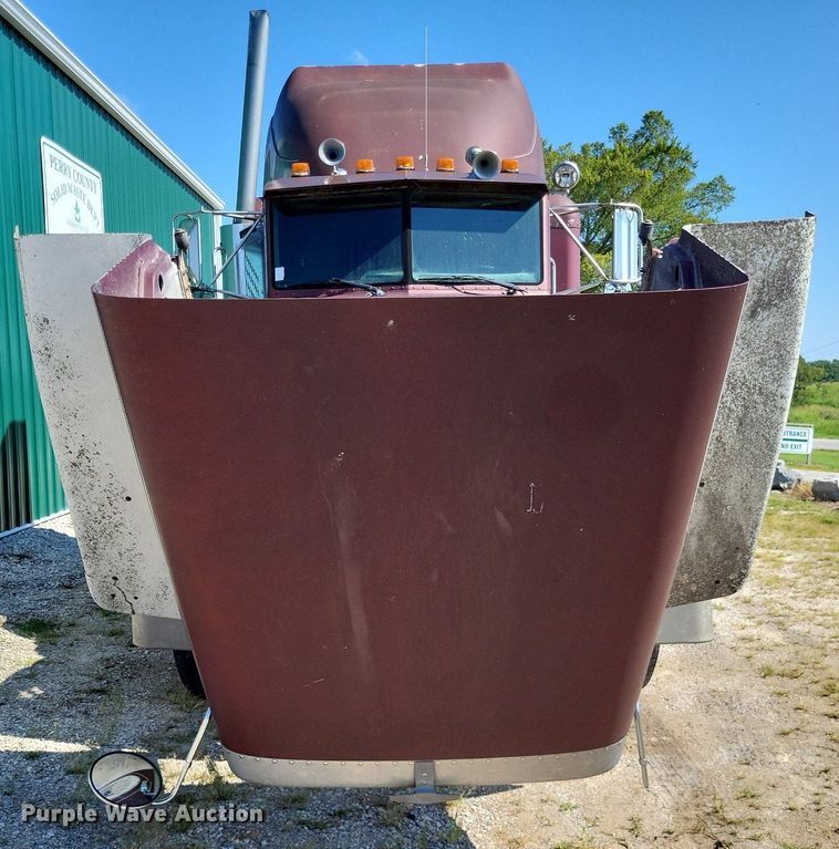 image for item LS9705 1993 Peterbilt 377  semi truck