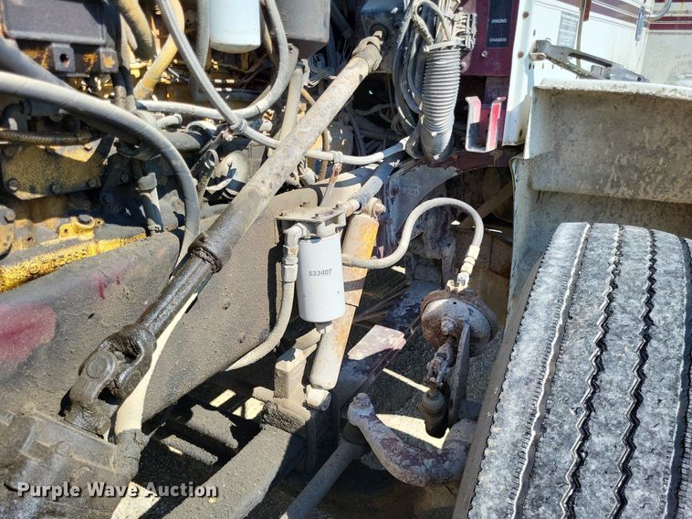 image for item LS9705 1993 Peterbilt 377  semi truck