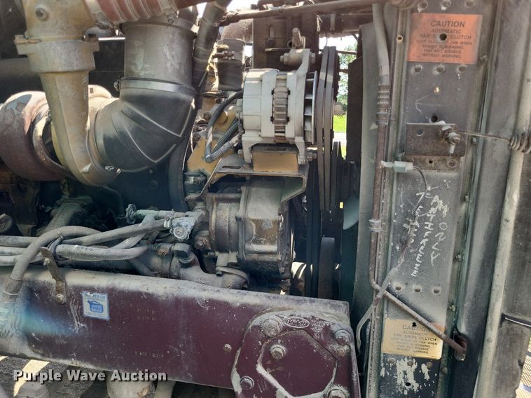 image for item LS9705 1993 Peterbilt 377  semi truck