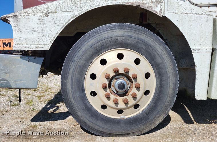 image for item LS9705 1993 Peterbilt 377  semi truck