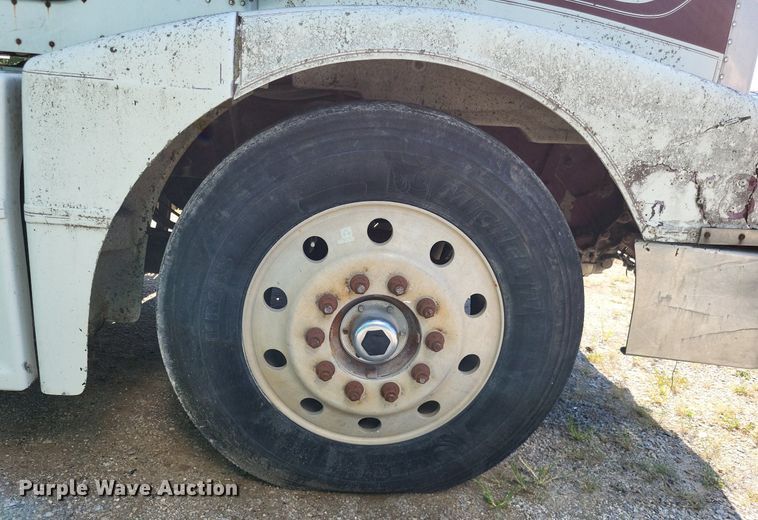 image for item LS9705 1993 Peterbilt 377  semi truck