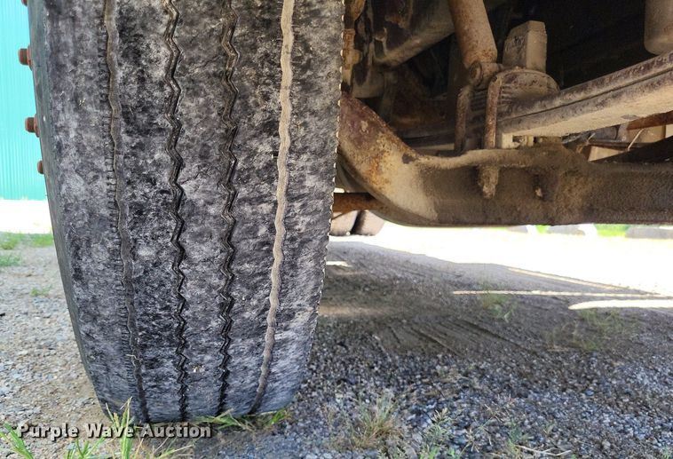 image for item LS9705 1993 Peterbilt 377  semi truck