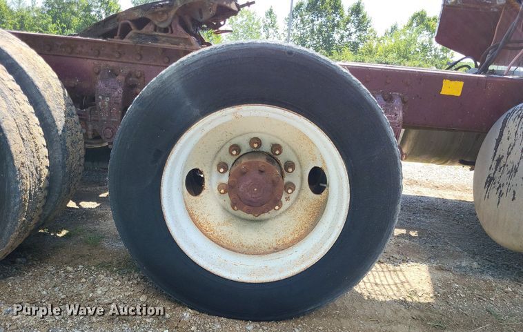 image for item LS9705 1993 Peterbilt 377  semi truck