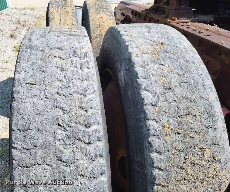 image for item LS9705 1993 Peterbilt 377  semi truck