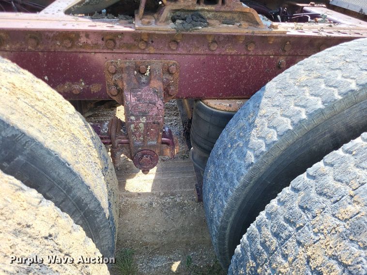 image for item LS9705 1993 Peterbilt 377  semi truck