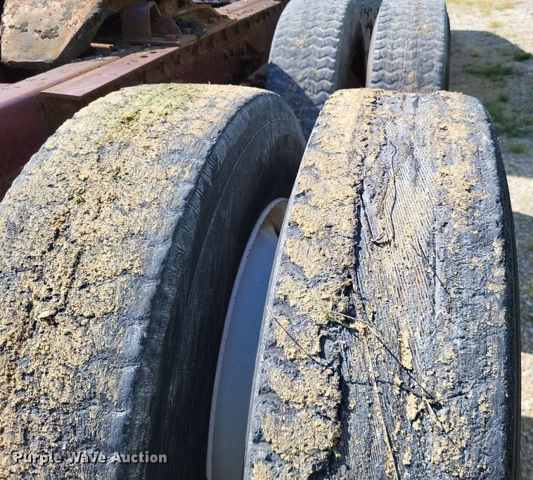 image for item LS9705 1993 Peterbilt 377  semi truck