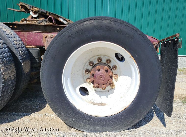 image for item LS9705 1993 Peterbilt 377  semi truck