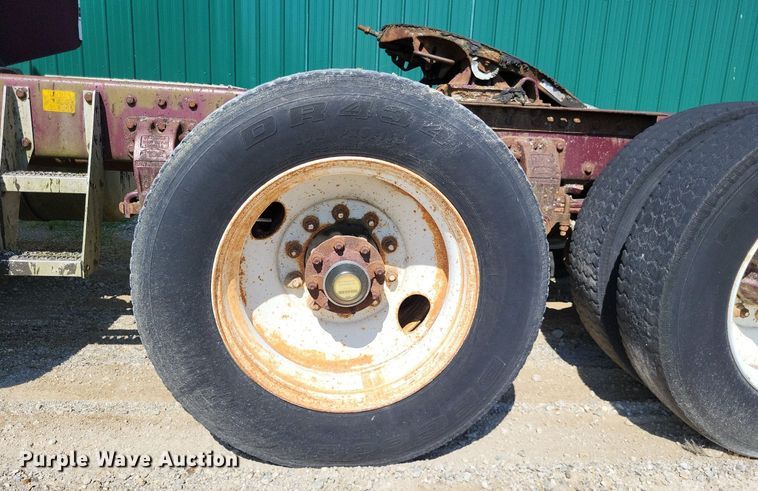 image for item LS9705 1993 Peterbilt 377  semi truck