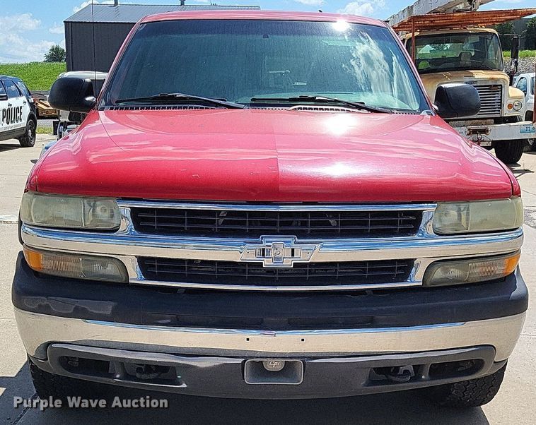 image for item LS9716 2003 Chevrolet Suburban 2500  SUV