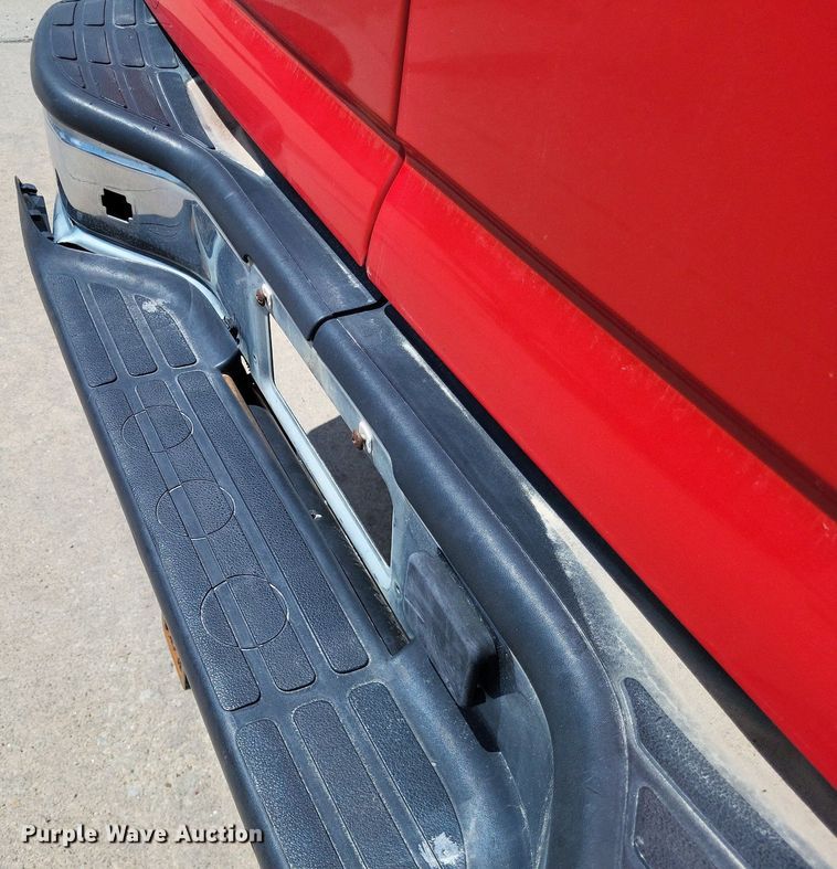 image for item LS9716 2003 Chevrolet Suburban 2500  SUV