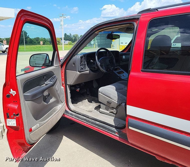 image for item LS9716 2003 Chevrolet Suburban 2500  SUV