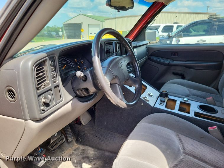 image for item LS9716 2003 Chevrolet Suburban 2500  SUV