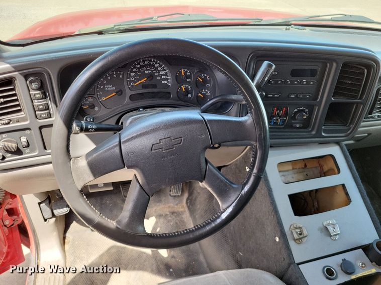 image for item LS9716 2003 Chevrolet Suburban 2500  SUV