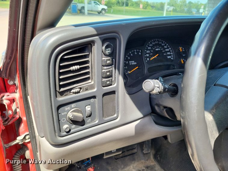 image for item LS9716 2003 Chevrolet Suburban 2500  SUV