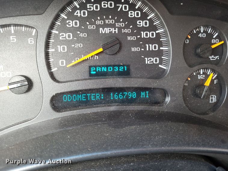 image for item LS9716 2003 Chevrolet Suburban 2500  SUV