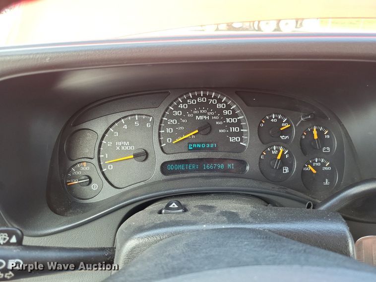 image for item LS9716 2003 Chevrolet Suburban 2500  SUV