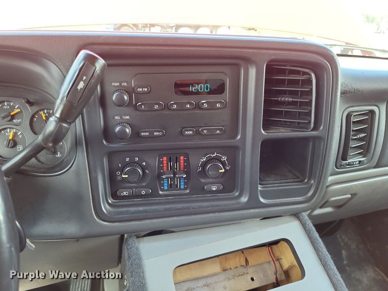 image for item LS9716 2003 Chevrolet Suburban 2500  SUV