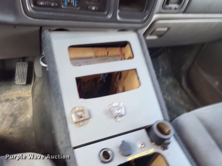 image for item LS9716 2003 Chevrolet Suburban 2500  SUV