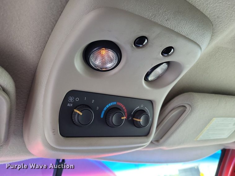 image for item LS9716 2003 Chevrolet Suburban 2500  SUV