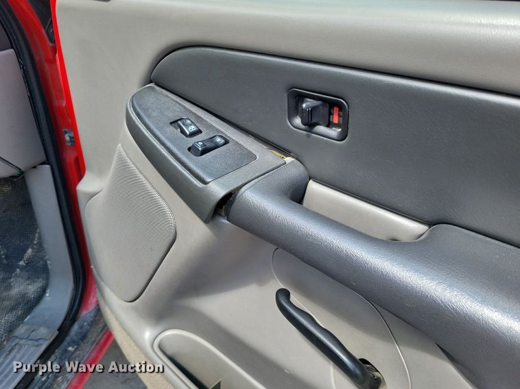 image for item LS9716 2003 Chevrolet Suburban 2500  SUV