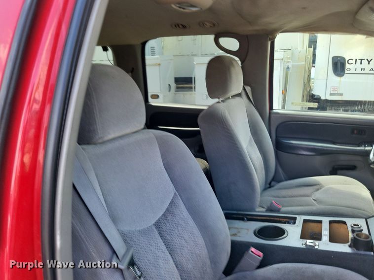 image for item LS9716 2003 Chevrolet Suburban 2500  SUV