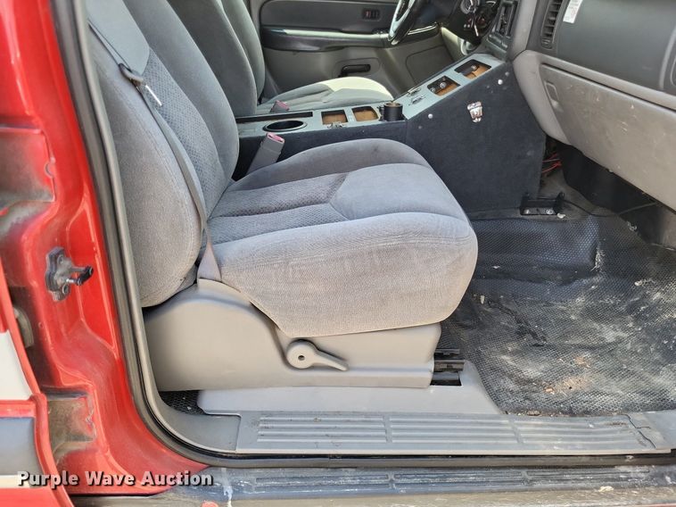 image for item LS9716 2003 Chevrolet Suburban 2500  SUV