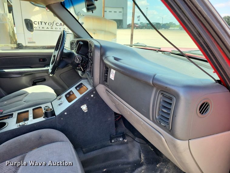 image for item LS9716 2003 Chevrolet Suburban 2500  SUV