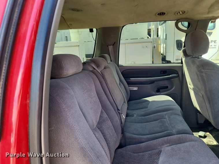 image for item LS9716 2003 Chevrolet Suburban 2500  SUV