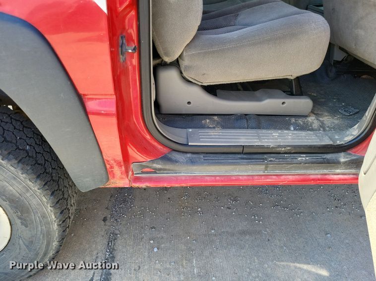 image for item LS9716 2003 Chevrolet Suburban 2500  SUV