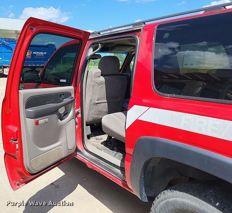 image for item LS9716 2003 Chevrolet Suburban 2500  SUV