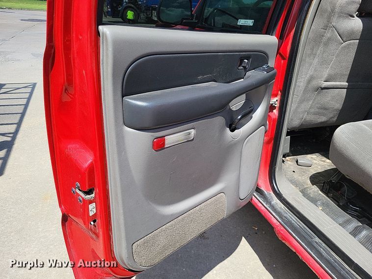 image for item LS9716 2003 Chevrolet Suburban 2500  SUV