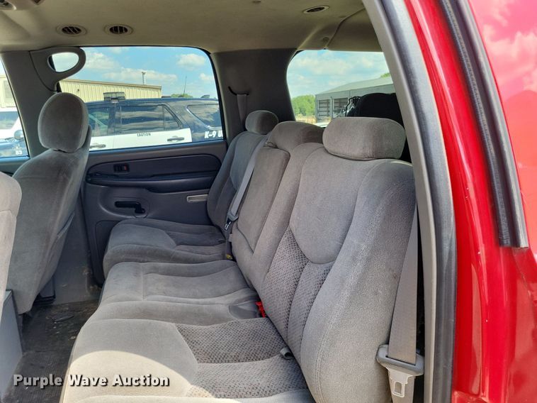 image for item LS9716 2003 Chevrolet Suburban 2500  SUV