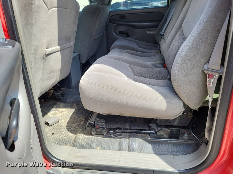 image for item LS9716 2003 Chevrolet Suburban 2500  SUV