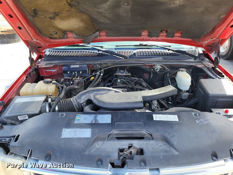 image for item LS9716 2003 Chevrolet Suburban 2500  SUV