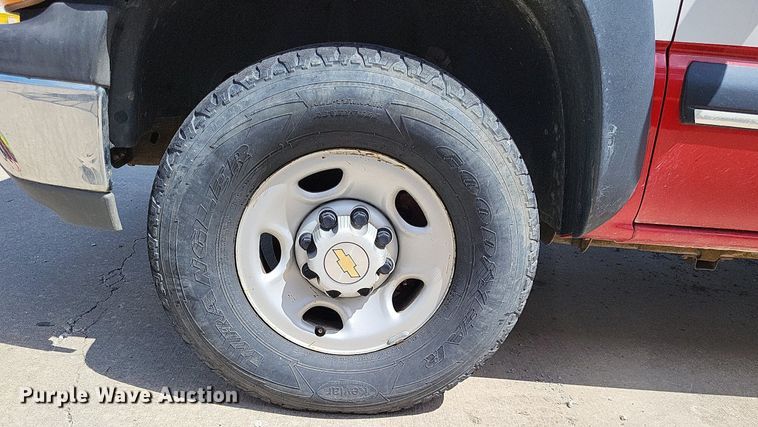 image for item LS9716 2003 Chevrolet Suburban 2500  SUV