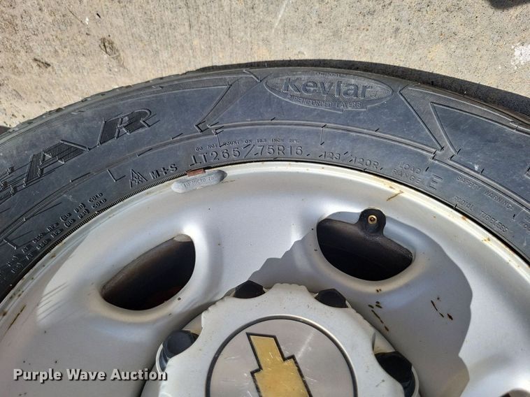 image for item LS9716 2003 Chevrolet Suburban 2500  SUV