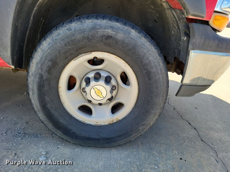 image for item LS9716 2003 Chevrolet Suburban 2500  SUV