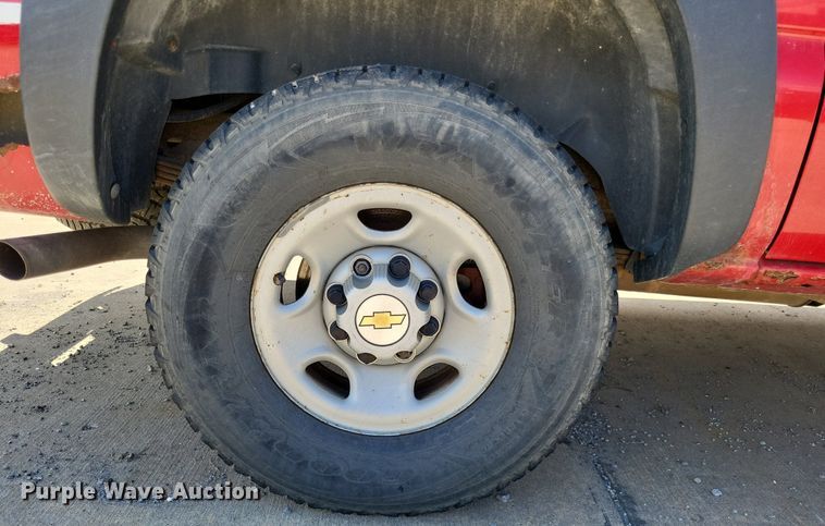 image for item LS9716 2003 Chevrolet Suburban 2500  SUV