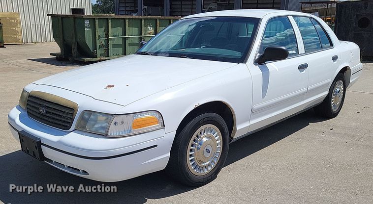 image for item LS9717 2000  Ford Crown Victoria Police Interceptor