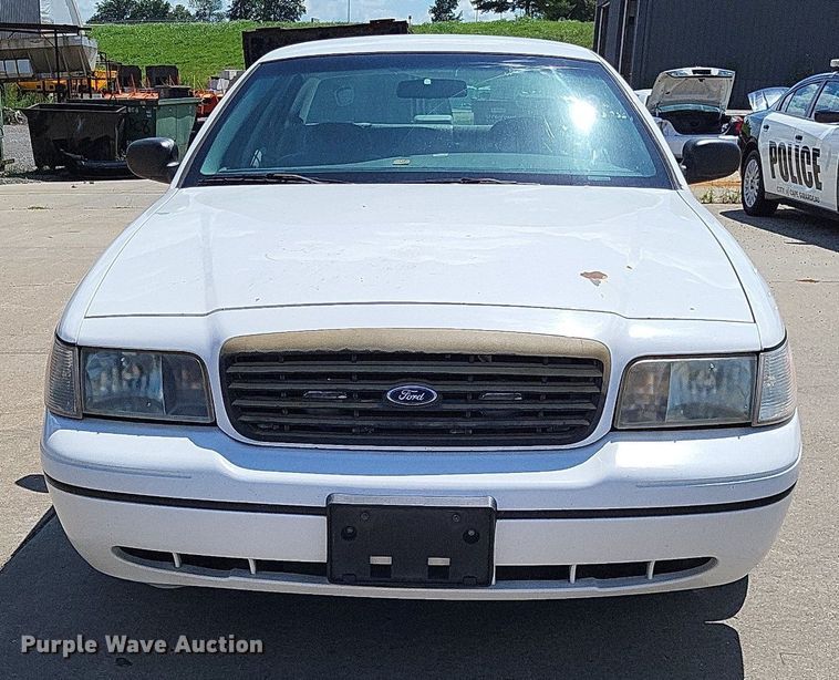 image for item LS9717 2000  Ford Crown Victoria Police Interceptor