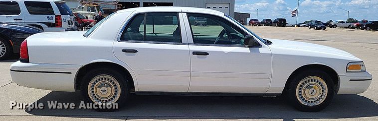 image for item LS9717 2000  Ford Crown Victoria Police Interceptor